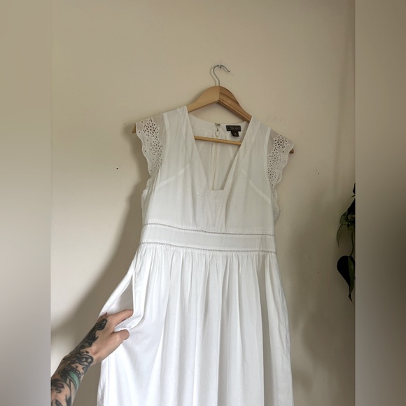 Point Sur Embroidered Flutter Sleeve Midi Dress - Picture 4 of 6